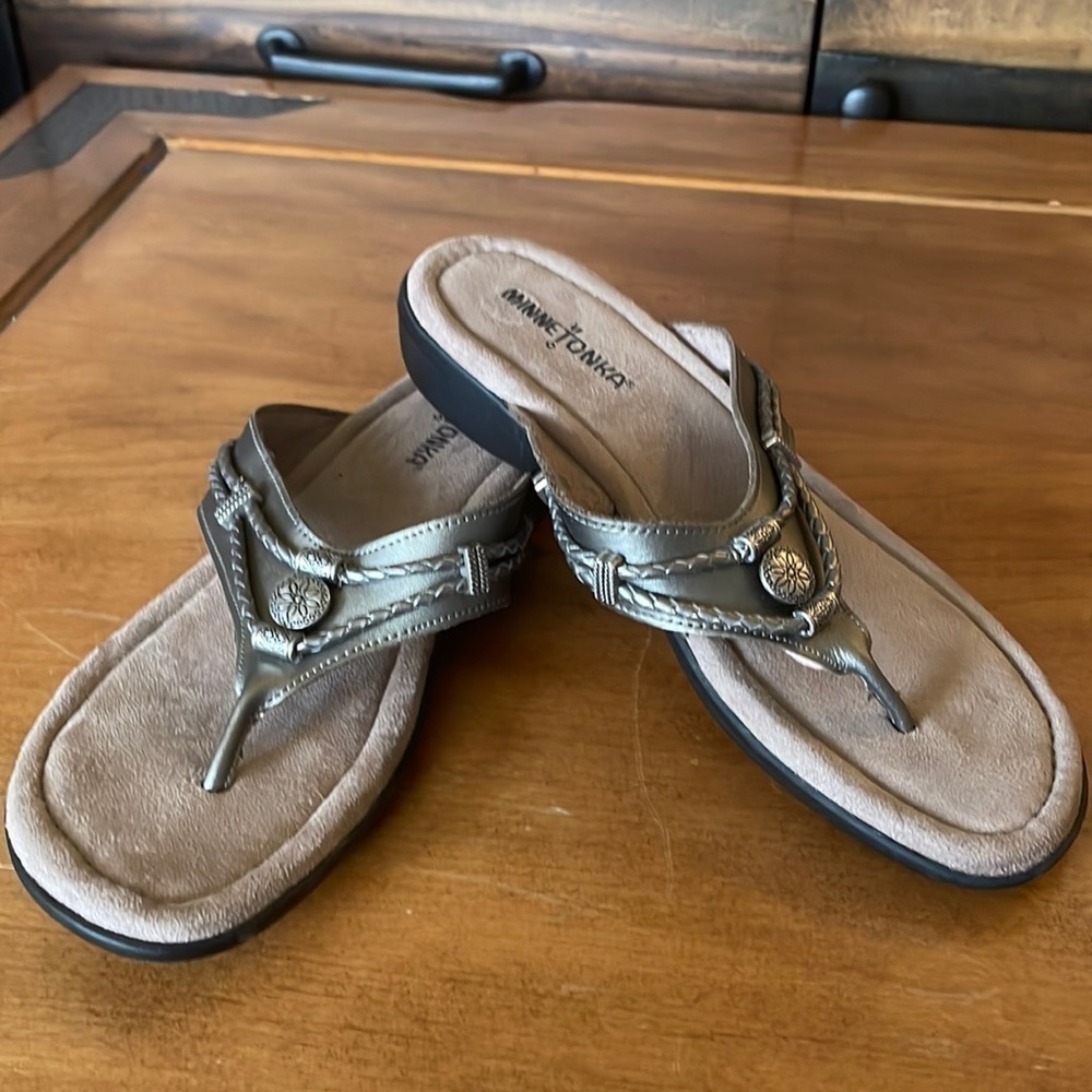 MINNETONKA Sandals Size 9